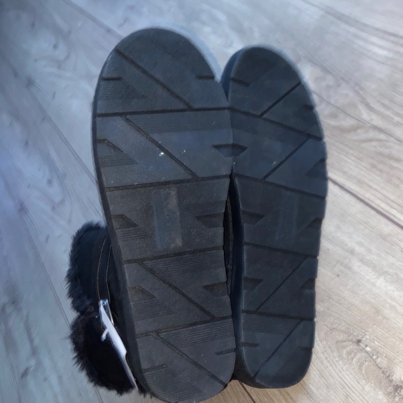 Airwalk Ankle Black Faux Fur Cozy Boots size 8 - Picture 8 of 8